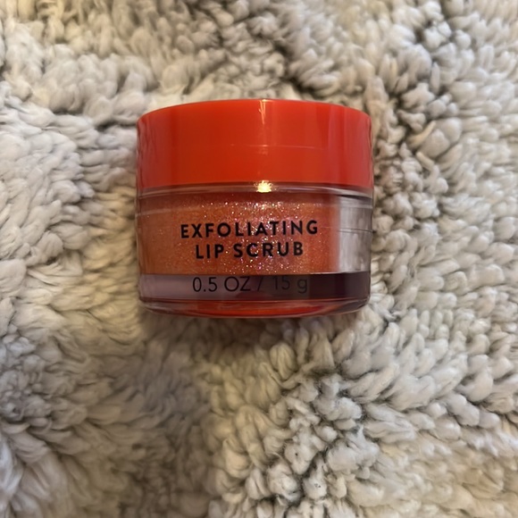 NWT BBW LIP SCRUB - Picture 2 of 2